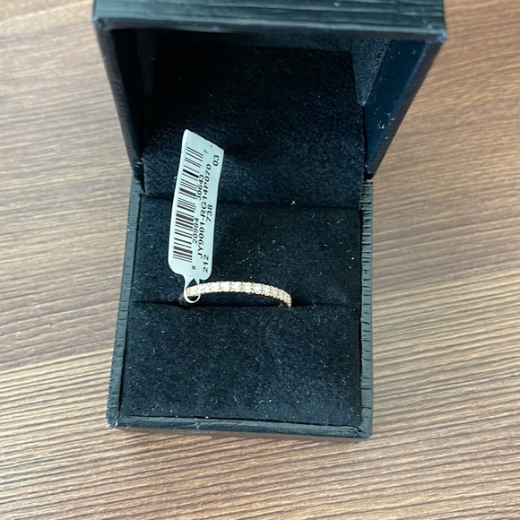 Diamond shared Prong Stacking Ring - Picture 3 of 4